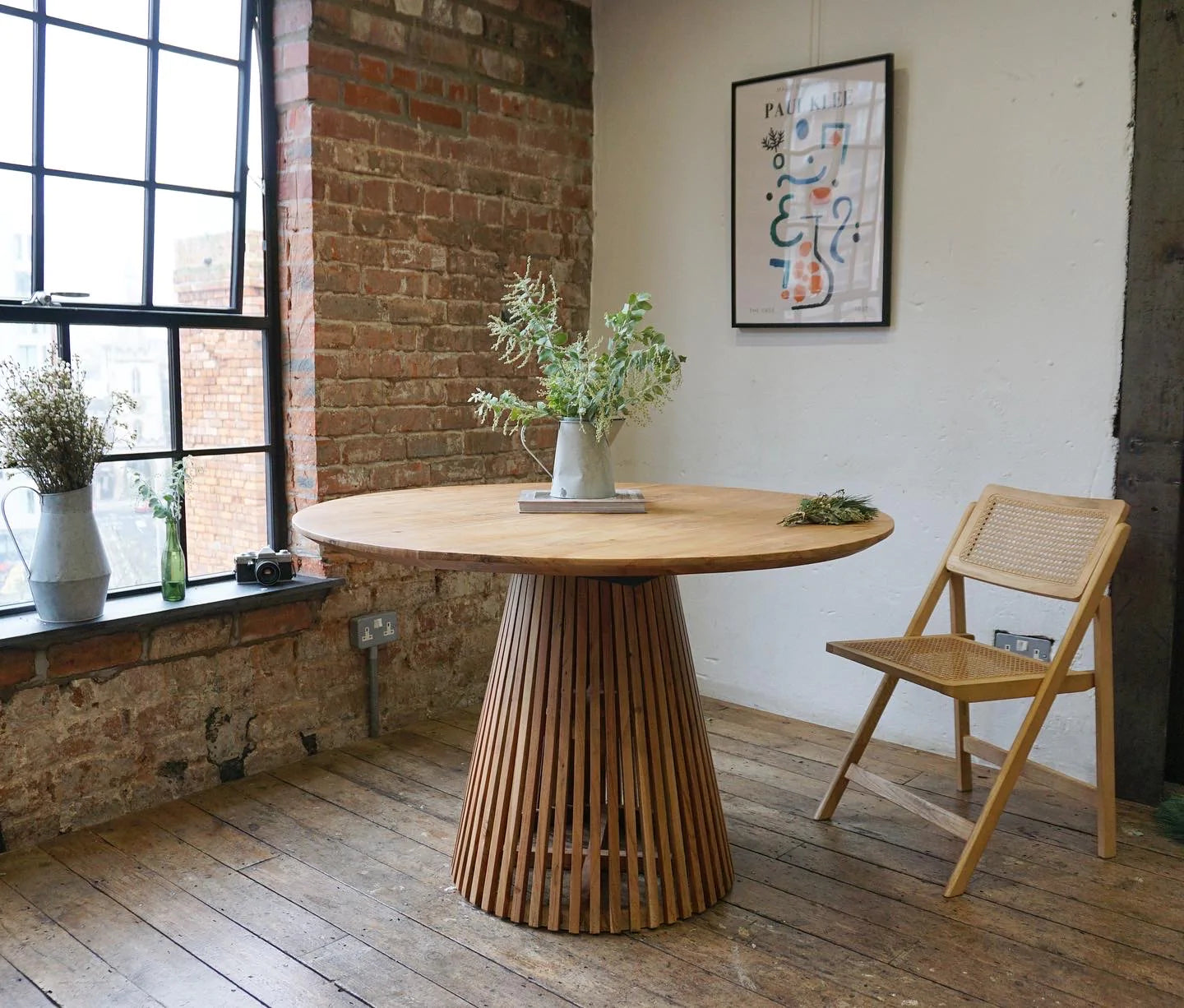 Minimalist Wooden Tables for a Simple Yet Sophisticated Look